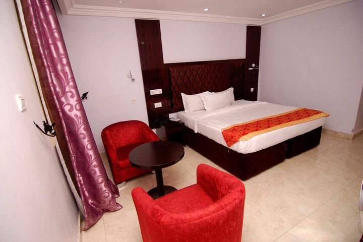 Room 22 of 99
