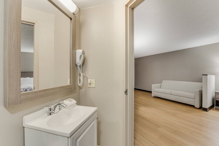 Standard King Bed Accessible (22 of 24)