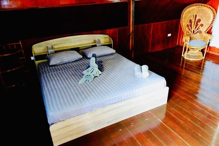 Room 11 of 296