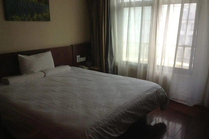 Room 6 of 15