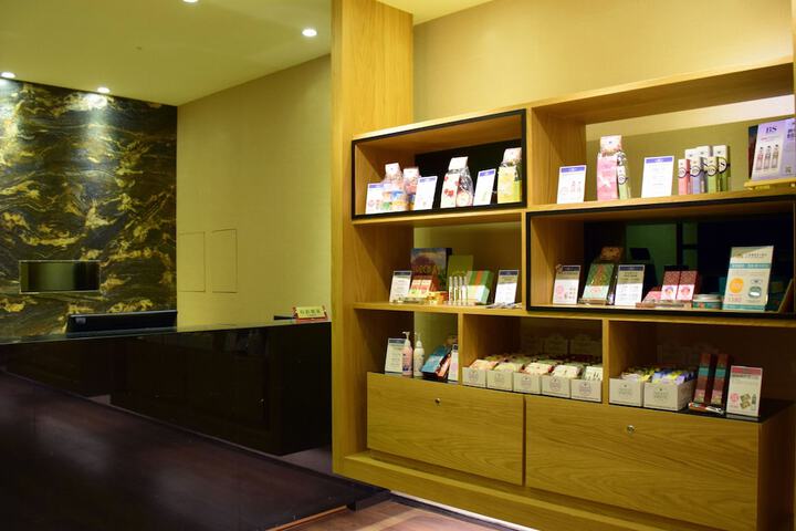 Gift Shop 96 of 137