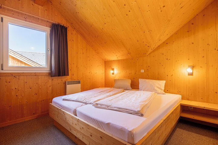 Room 40 of 193