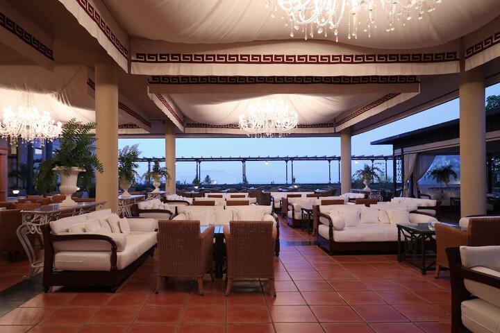 Lounge 66 of 78