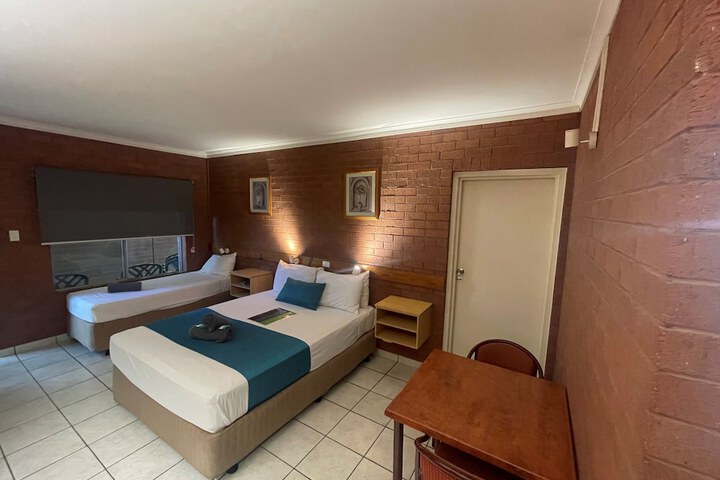 Room 10 of 43