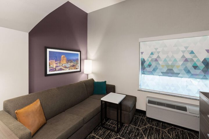 Room 17 of 36