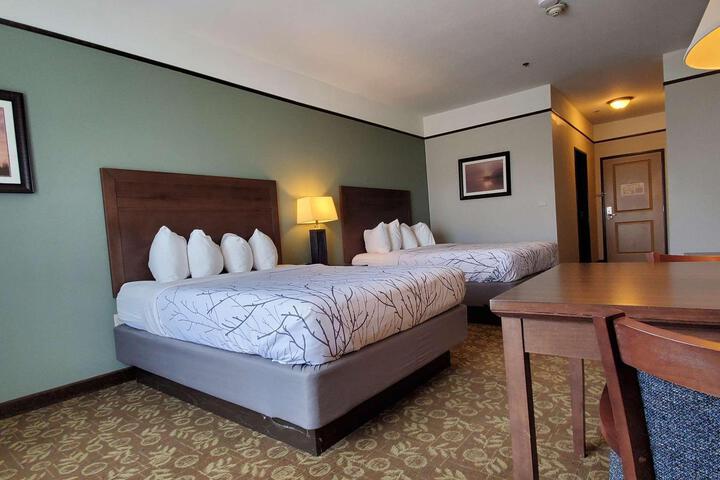 2 Queen Beds (3 of 7)