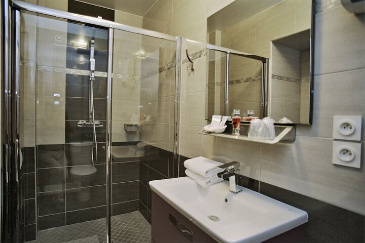 Room 21 of 32