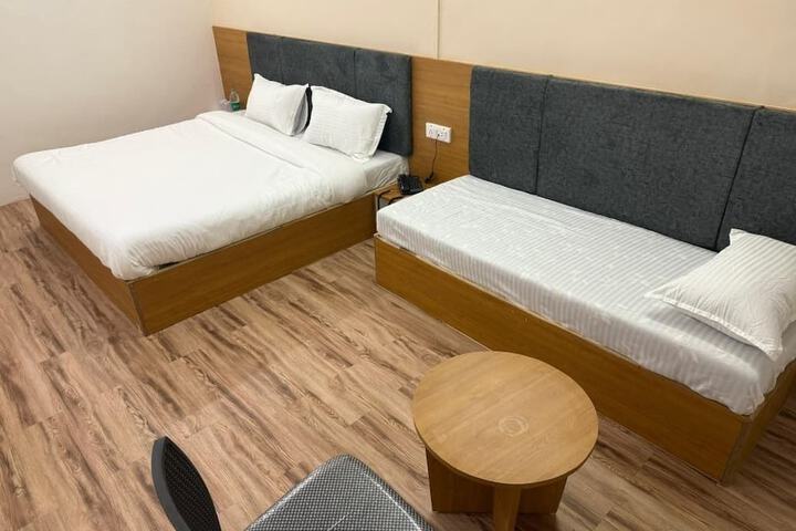 Room 3 of 7