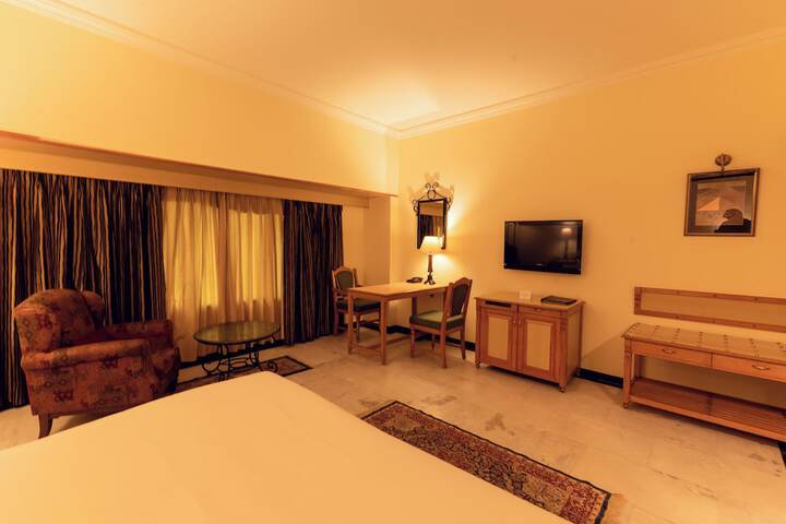 Room 9 of 27