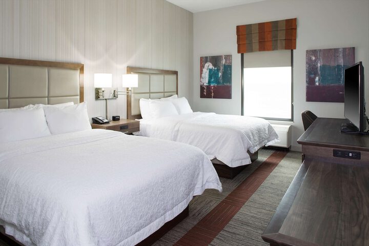2 Queen Beds (8 of 8)