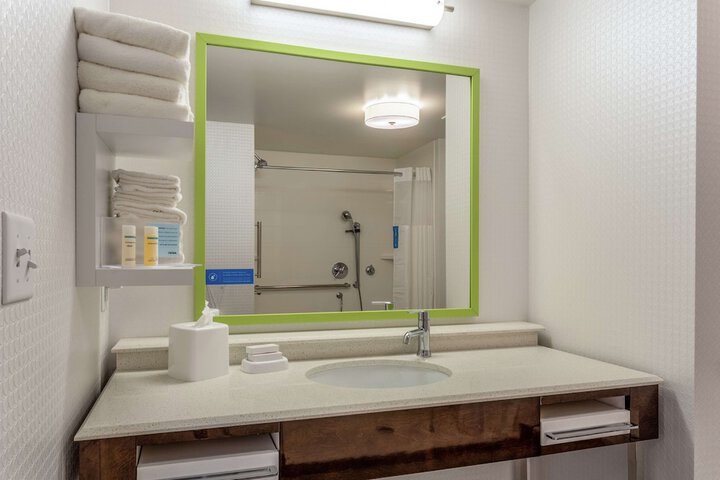 2 Queen Beds Hearing Accessible (3 of 6)