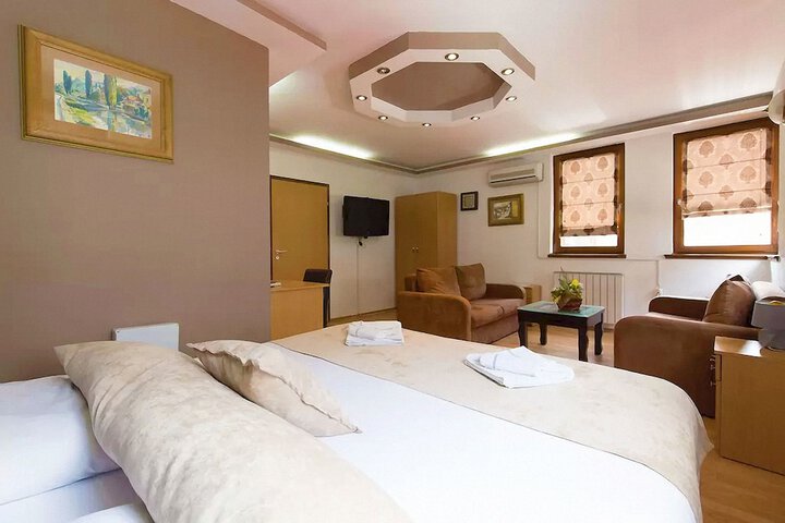 Room 10 of 81
