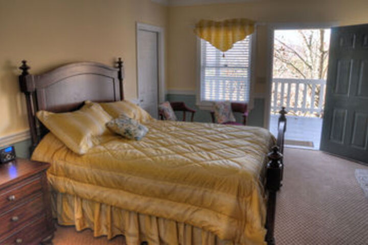 Room 8 of 28