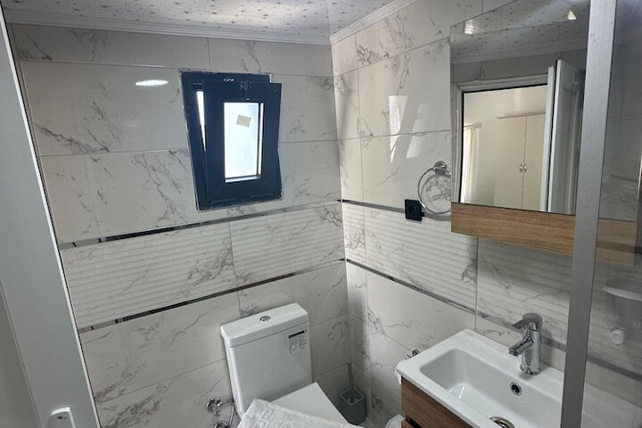 Room 33 of 105
