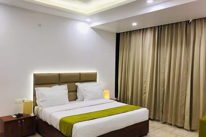 Room 7 of 19
