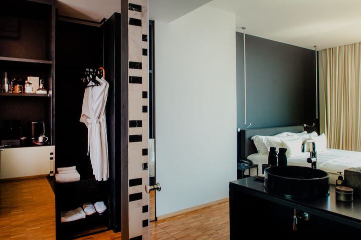 Room 26 of 76