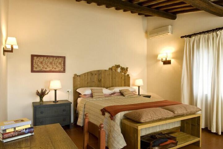 Room 7 of 33