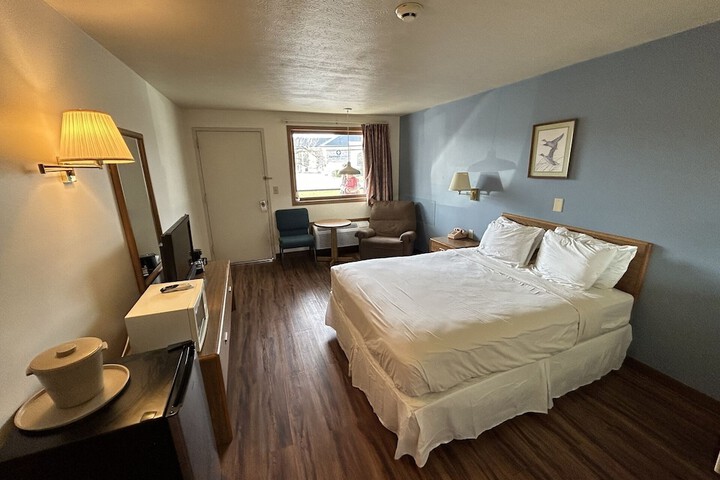 1 Queen Bed Mobility Accessible (17 of 35)