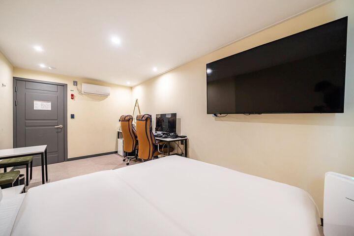 Room 71 of 142