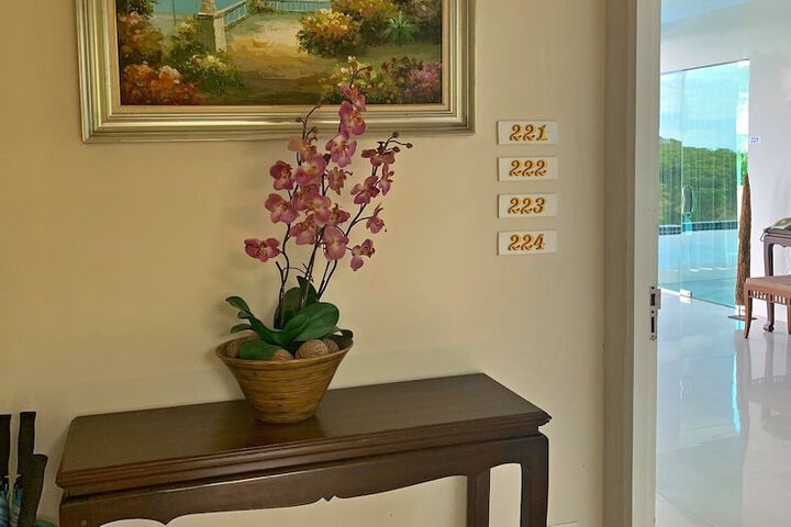 Room 14 of 96