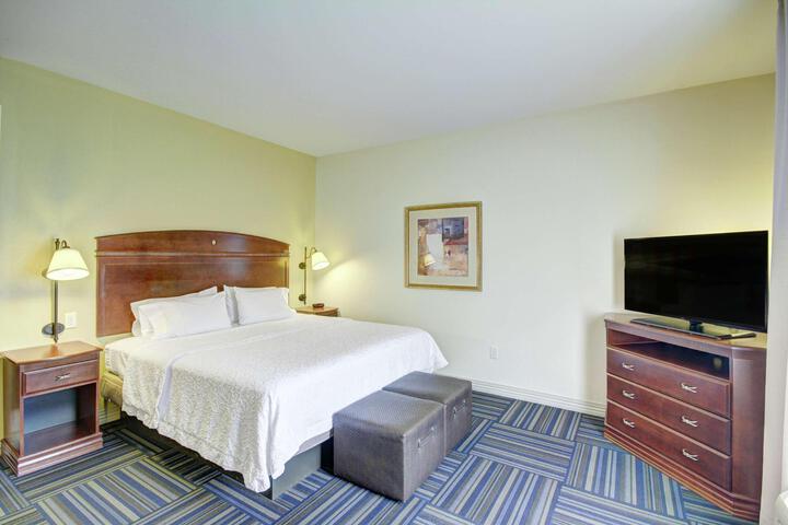 1 King Bed (4 of 21)
