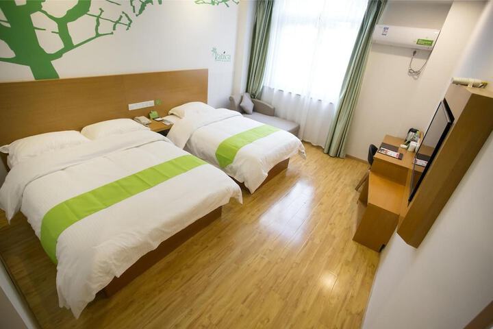 Room 28 of 45