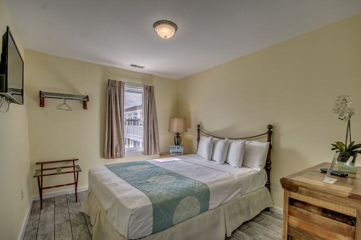 Room 6 of 75