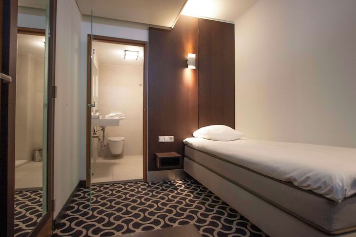 Room 49 of 106