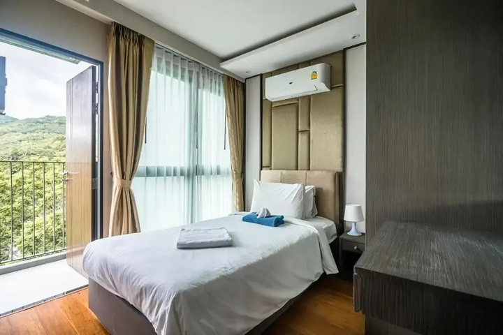Room 5 of 20