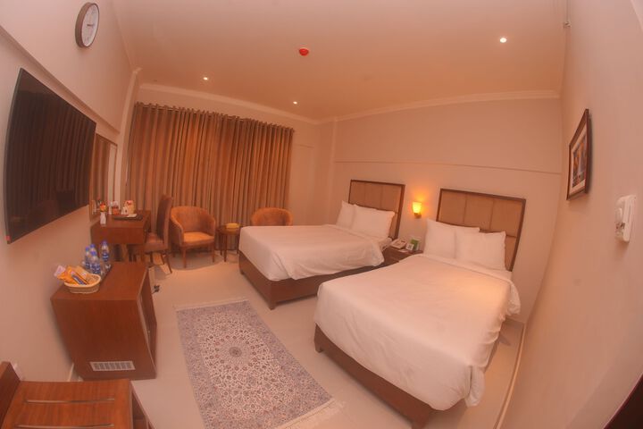Room 25 of 32