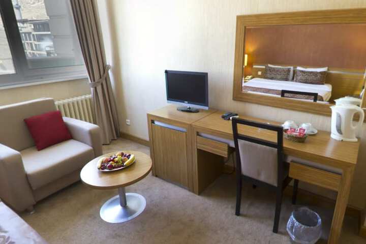 Room 8 of 17