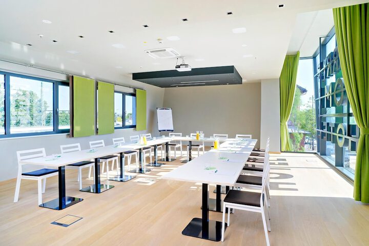 Business Center 90 of 109