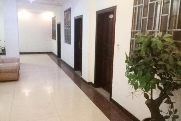 Ballroom/Hall 13 of 14