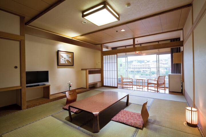 Room 6 of 30
