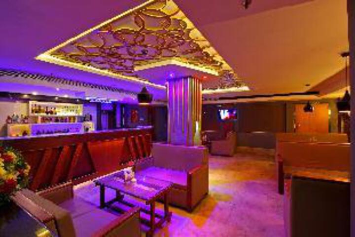 Lounge 6 of 20