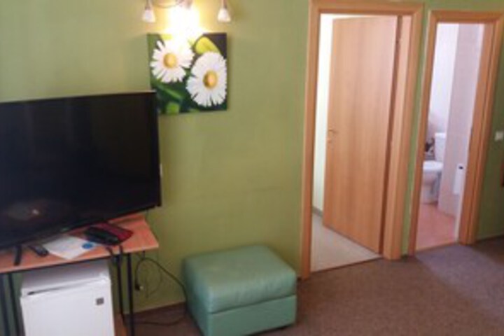 Room 28 of 28