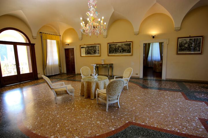 Ballroom/Hall 135 of 175