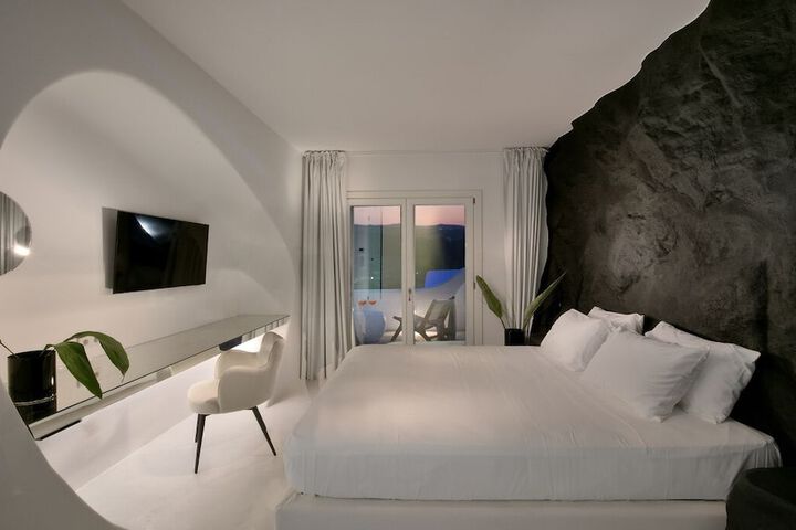 Room 8 of 115