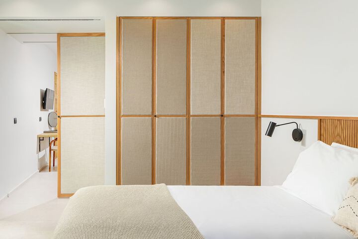 Room 15 of 118