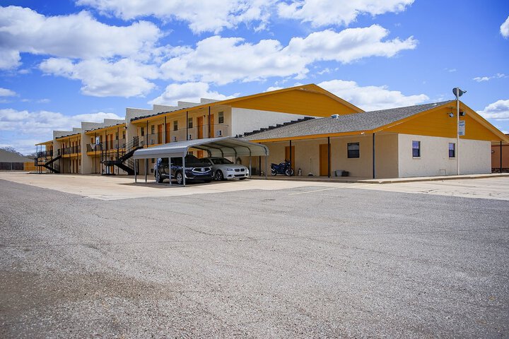 Exterior of Duncan Inn by OYO OK - Hwy 81 Near Chisholm Casino