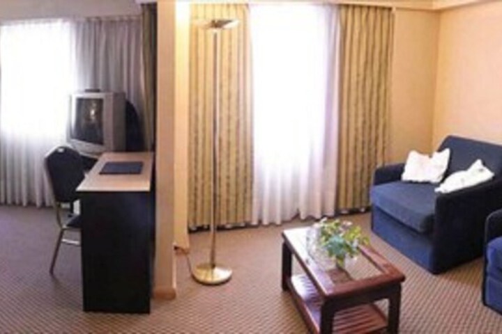 Room 7 of 28