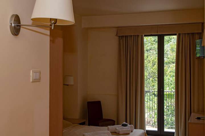 Room 13 of 62