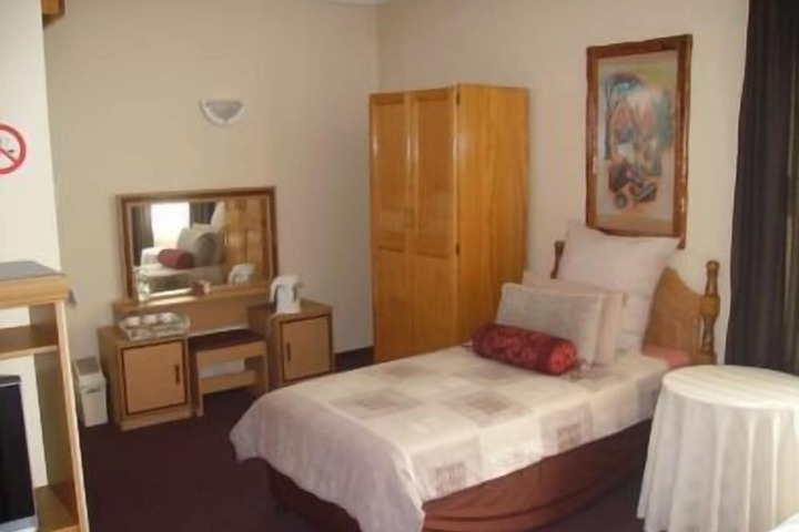 Room 6 of 13