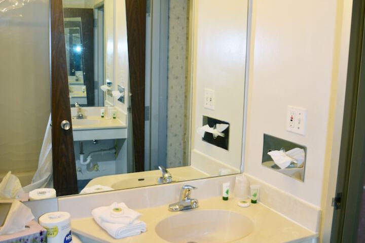 1 King Bed (6 of 21)