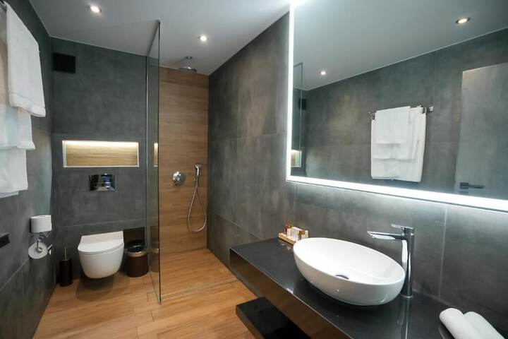 Room 7 of 17