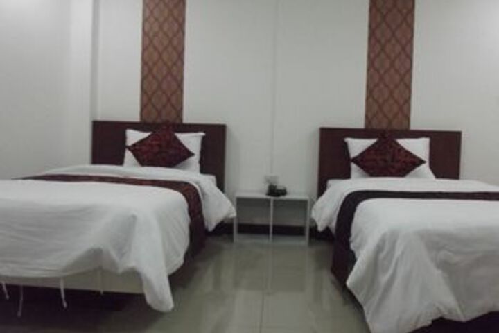 Room 4 of 17