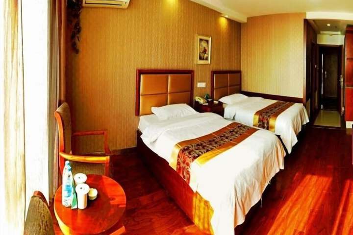 Room 12 of 17