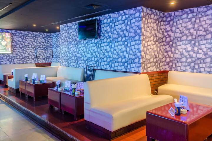 Lounge 58 of 78