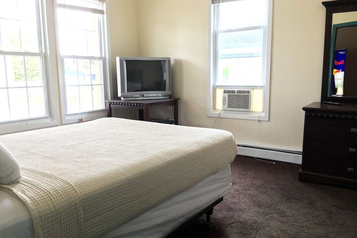 Standard Room, King or Two Doubles (9 of 10)