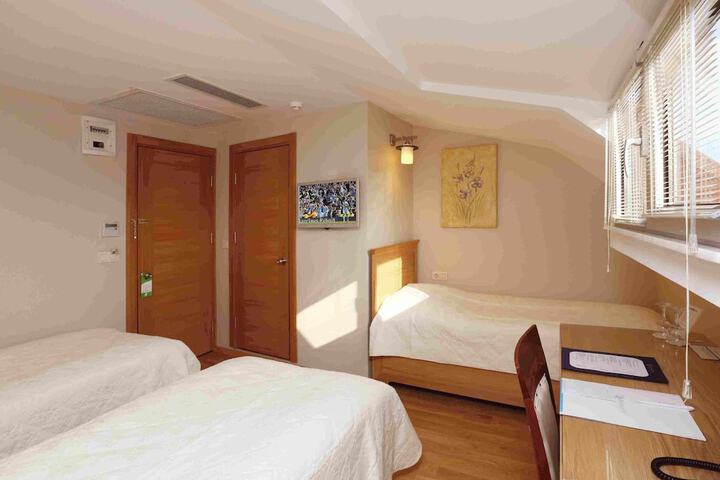 Room 18 of 36
